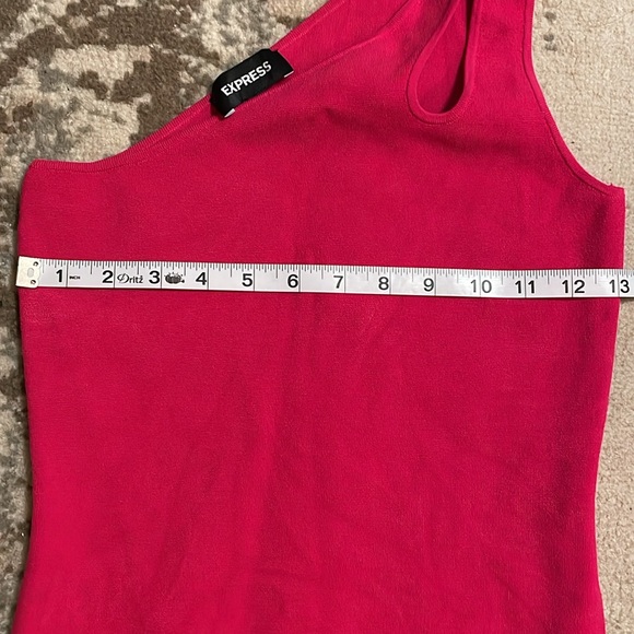 Express One Shoulder Cutout Cropped Sweater Tank - Picture 9 of 9